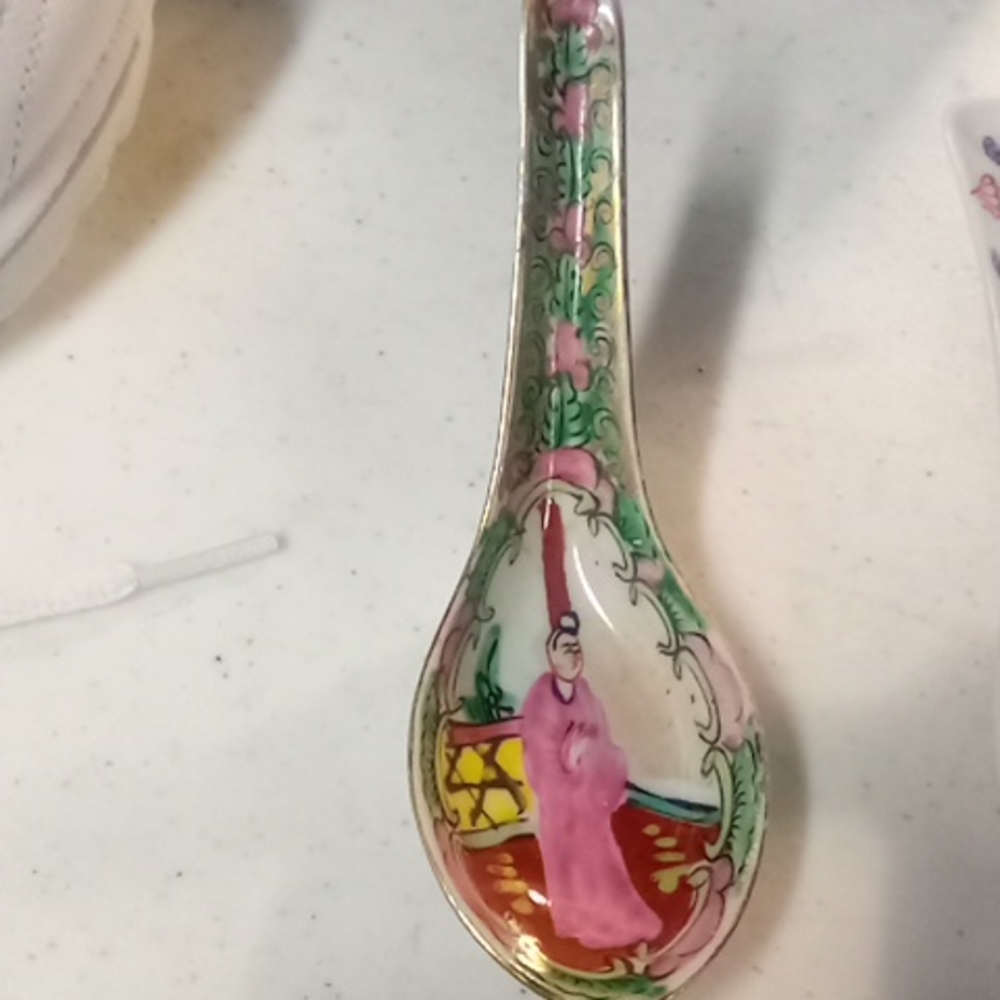 Antique Chinese Hand-Painted Rose Medallion Famille Rose Porcelain Soup Spoon, A